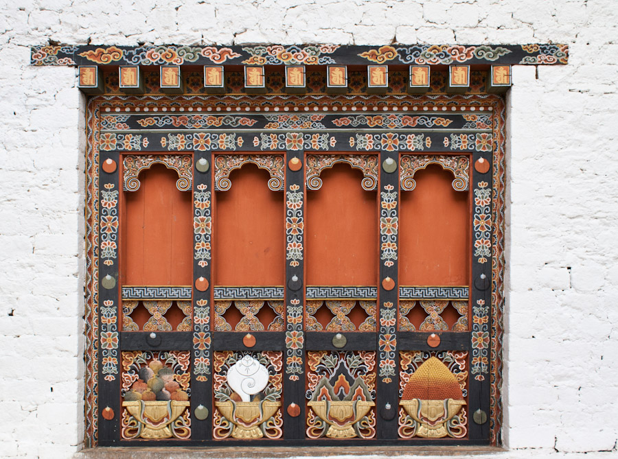 A window Punakha Dzong